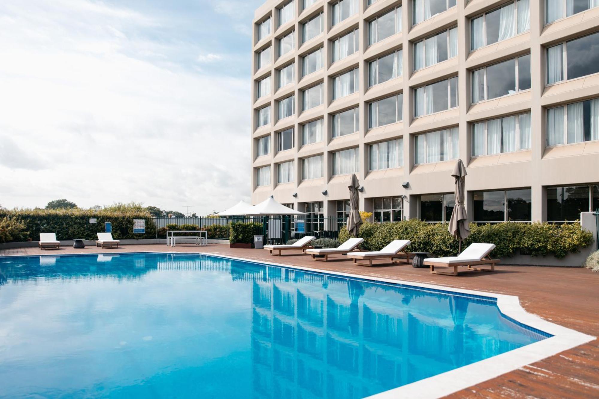 Mercure Sydney Parramatta Rosehill Exterior photo