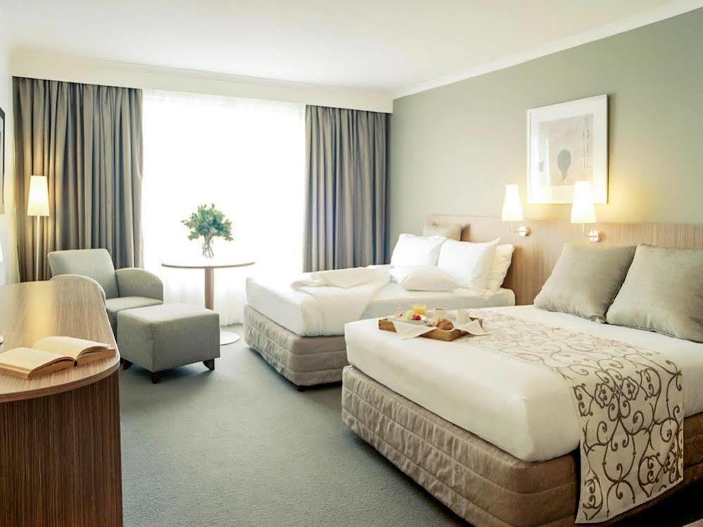 Mercure Sydney Parramatta Rosehill Exterior photo